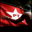 Homem com bandeira do PT