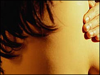 فراگيری چگونگی معاينه مرتب و منظم پستان‌ها توسط خود شخص بهترين روش برای آگاهی و کشف هرگونه تغيير در پستان است