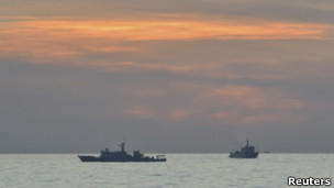 在黃岩島海域的中國官方船艇(資料圖片)