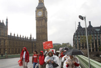 Yn y glaw yn Llundain