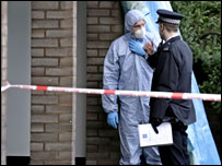 法医专家与警官