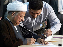 Hashemi Rafsanjani se registra para votar nas eleições
