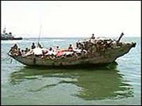 Thuyền chở người quá tải