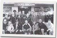 Tîm dan 21 Seland Newydd tu allan i'r Gors Bach