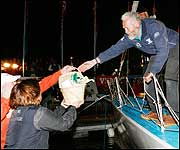 Champagne and gifts for Sir Robin (OnEdition)