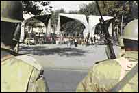 سربازان، سر در دانشگاه تهران