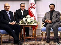 Mohamed El Baradei (esquerda) e Mahmood Ahmadinejad