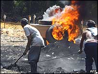 Ölüler yakılıyor