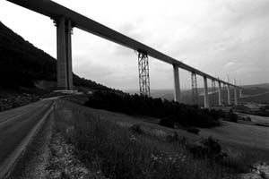 The viaduct is 2460 metres long with 6 lanes of highway traffic.
