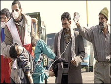 صحنه ای از فیلم " بم، شهر بی دفاع" به کارگردانی " میترا منصوری"