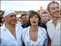 نخست وزير ايتاليا (چپ) و تونی بلر و همسرش