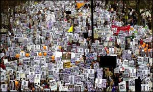 ब्रिटेन की सरकार के लिए नज़रअंदाज़ करना मुश्किल