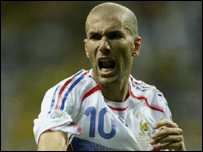 O meia francês Zinedine Zidane