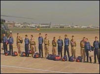 Nhóm lính Anh vừa được trả tự do