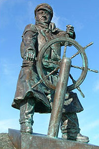 Cerflun o Dic Evans (Llun gan Gareth Roberts o Fangor)