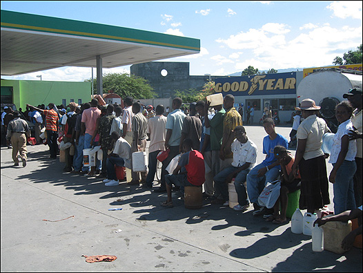 La espera de la gasolina