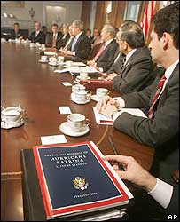 Tổng thống Bush đã trình bản báo cáo về bão Katrina ra nội các