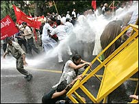 गुड़गाँव में पानी की बौछार