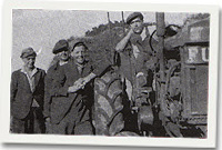 Cario gwair yn Tanyfron