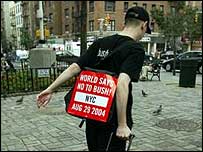 New Yorklu bir gösterici 