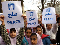 Meninas judias iranianas fazem manifestação pela paz em Gaza