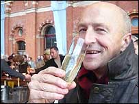 Stephen drinking Dom Pérignon at the longest champagne bar in Europe