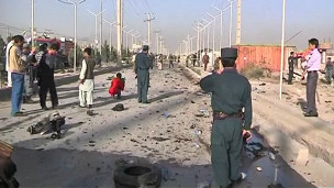 Орусиянын Кабулдагы элчилиги Интерфакс агенттигине берген маегинде, Кабул аэропортунун жанындагы жанкечти бомба чабуулунда бир Кыргызстандык, жети Түштүк Африкалык жана эки Афган атуулу көз жумганын билдирди.