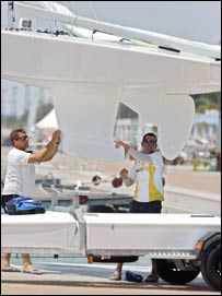 Torben Grael e Marcelo Ferreira treinam na raia de Agios Kosmas (foto Wander Roberto/COB)