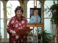 Họa sĩ Joan Dalley