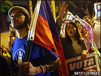 Oposição comemora 1ª vitória em 9 anos