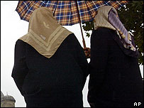 دو زن اهل ترکيه با حجاب اسلامی