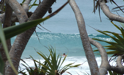 Can you imagine? Heat, clear water, no suit ... and Derry's finest Billy McMenamin catches this idyllic swimout down in Oz. Pic Billiard 07