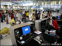 Chờ làm thủ tục