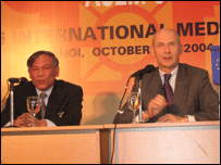 Ông Trương Đình Tuyển và ông Pascal Lamy