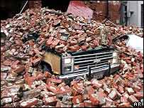 نیو آرلینز چھوڑنے والے شہریوں کی گاڑیاں