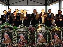 Hani Mulki visita túmulo de Yasser Arafat em Ramallah