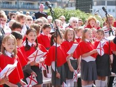 Children singing in Liberation Square