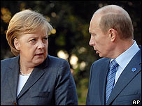Vladimir Putin şi Angela Merkel