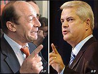 Traian Basescu (vlevo) a Adrian Nastase (vpravo)
