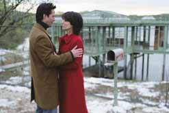 Keanu Reeves and Sandra Bullock in The Lake House