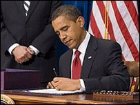 Tổng thống Barack Obama ký đạo luật kích thích kinh tế