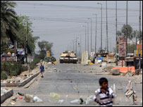 Tanque americano impede a entrada e saída de Bagdá. Foto: ALI AL-SAADI/AFP/Getty Images