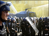 Demonstrace proti summitu NATO