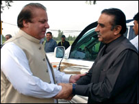 پیپلز پارٹی کے شریک چیئرپرسن آصف علی زرداری اور مسلم لیگ (ن) کے سربراہ نواز شریف 