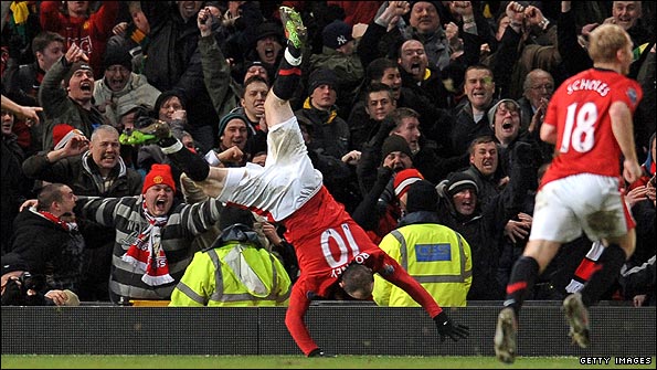 Wayne Rooney celebrates his winner in the Carling Cup semi-final, second leg