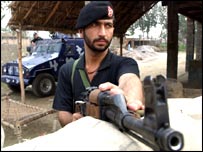 پولیس اہلکار