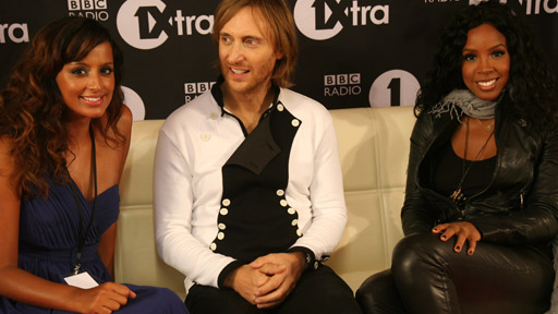 MOBOs - David Guetta and Kelly Rowland stare off!
