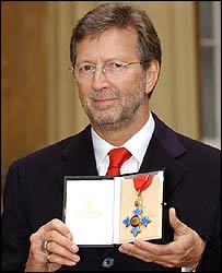 کلاپتون در سال 2004 از ملکه بريتانيا نشان سلطتنی دريافت کرد