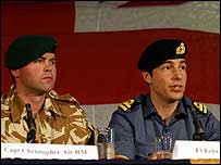 Militares britânicos em coletiva de imprensa