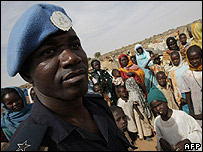 Cảnh sát từ lực lượng phối hợp của Liên Hiệp Quốc và Liên hiệp châu Phi